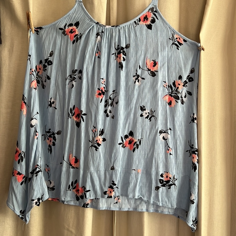Torrid size 2 floral tank top with adjustable straps - Picture 3 of 3